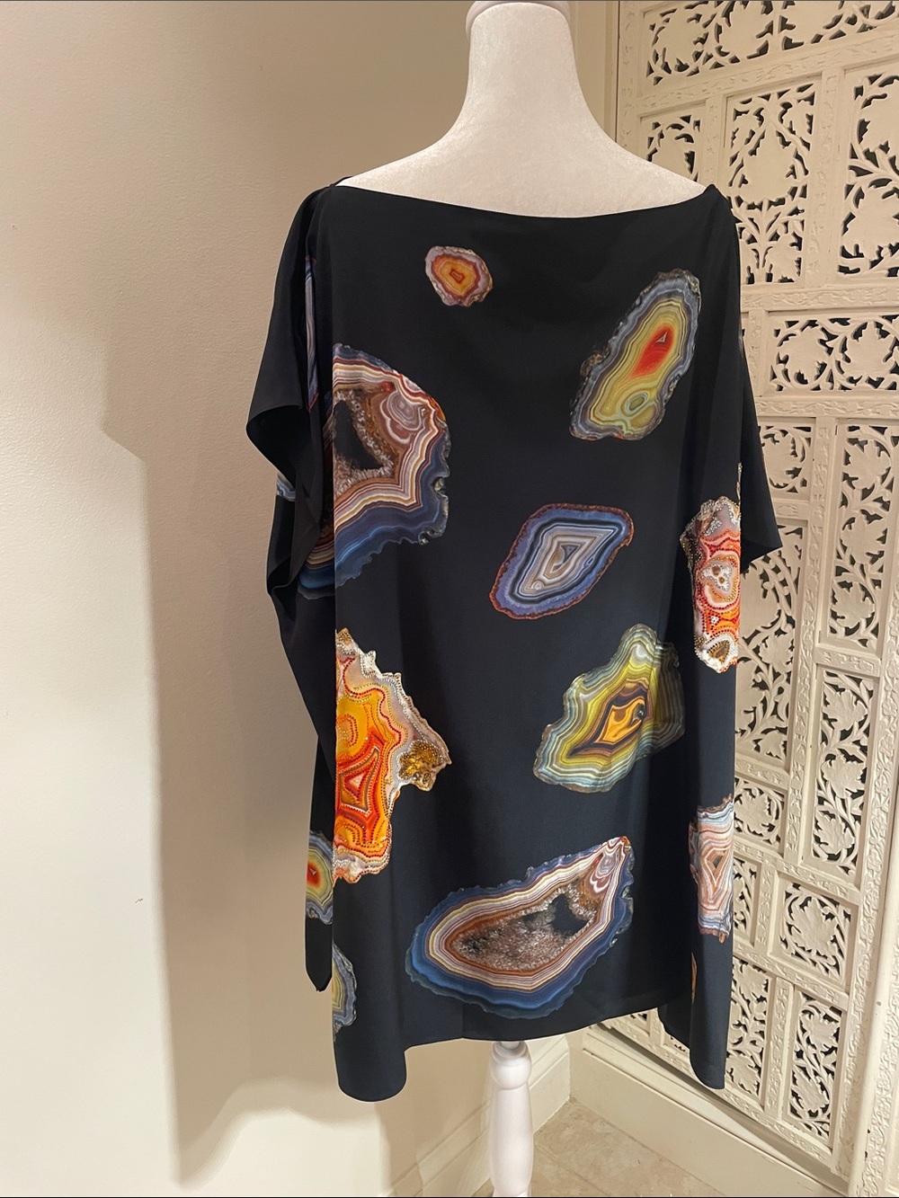 KIMBERLY MCDONALD Black Geode Print Tunic Top